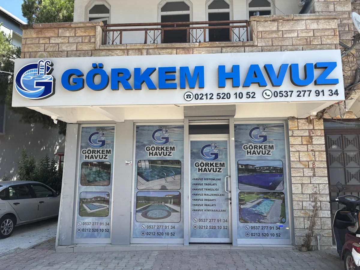 Görkem Havuz işyerinin tabelalı cephesi, Büyükçekmece